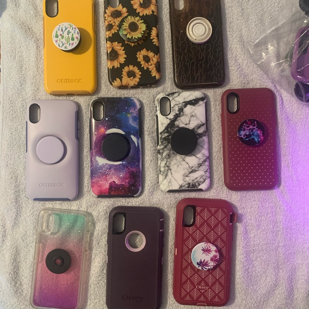 10 iPhone XS Otterbox cases. 1 is from Best Buy.